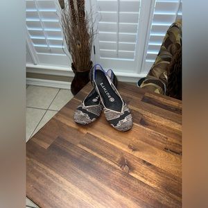Rothy’s US 7 Golden Shimmer Round toe Flats